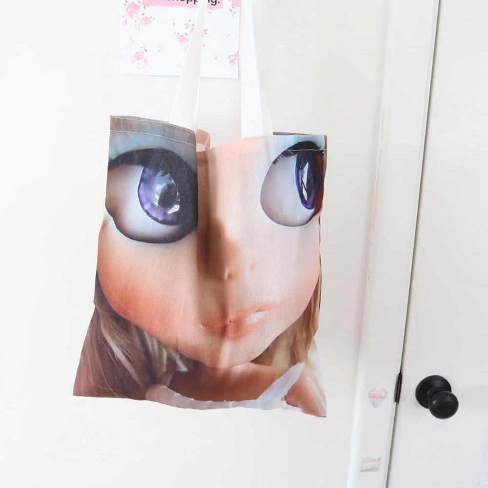 Blythe Doll Graphic Tote Bag - Picture 4 of 4